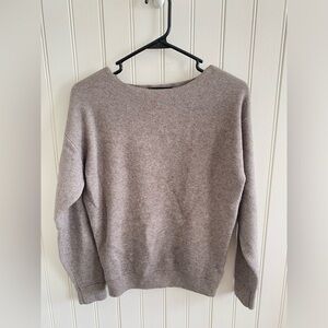 Tahari grey sweater